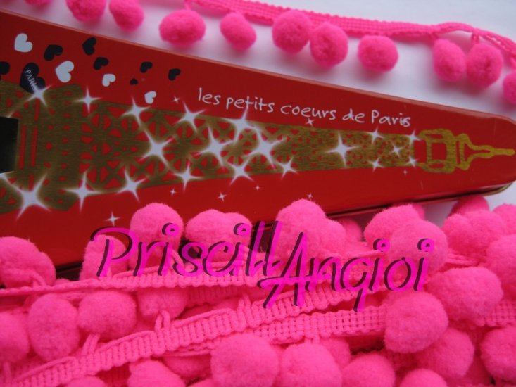 Fleco de Madroo pompon ROSA FUCSIA FLUOR- seccin - 20 cm - - Haga un click en la imagen para cerrar