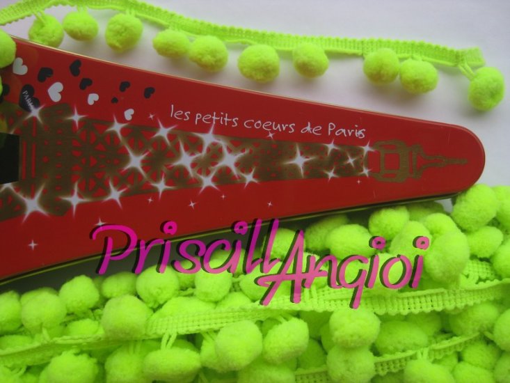 Fleco de Madroo pompon VERDE LIMA FLUOR- seccin - 20 cm - - Haga un click en la imagen para cerrar