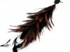 Broche con pluma de gallo MARRON y antena de pato NEGRA Broche con pluma de gallo MARRON y antena de pato NEGRA