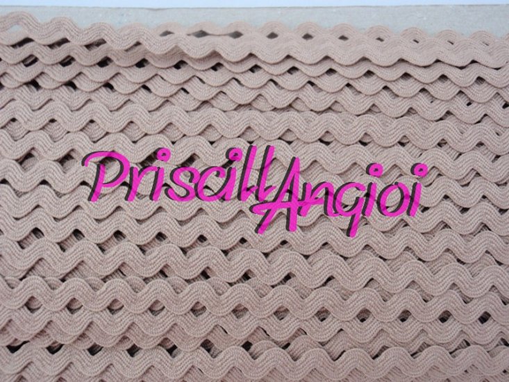 Picunela BEIGE Ric Rac Ondulina 100% Polister 8mm ( 0.50 cm ) - Haga un click en la imagen para cerrar