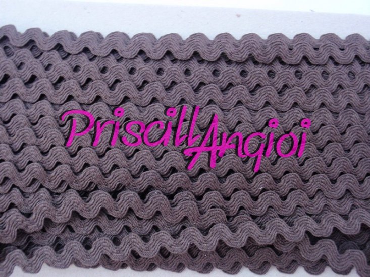 Picunela CHOCOLATE ric rac ondulina 100%Polister 8mm ( 0.50 cm) - Haga un click en la imagen para cerrar